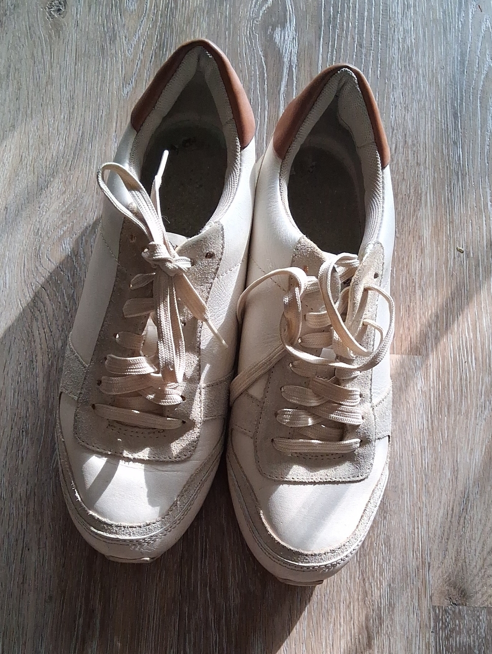 Coach Women's Cream and Brown Leather Lace-Up Sneakers